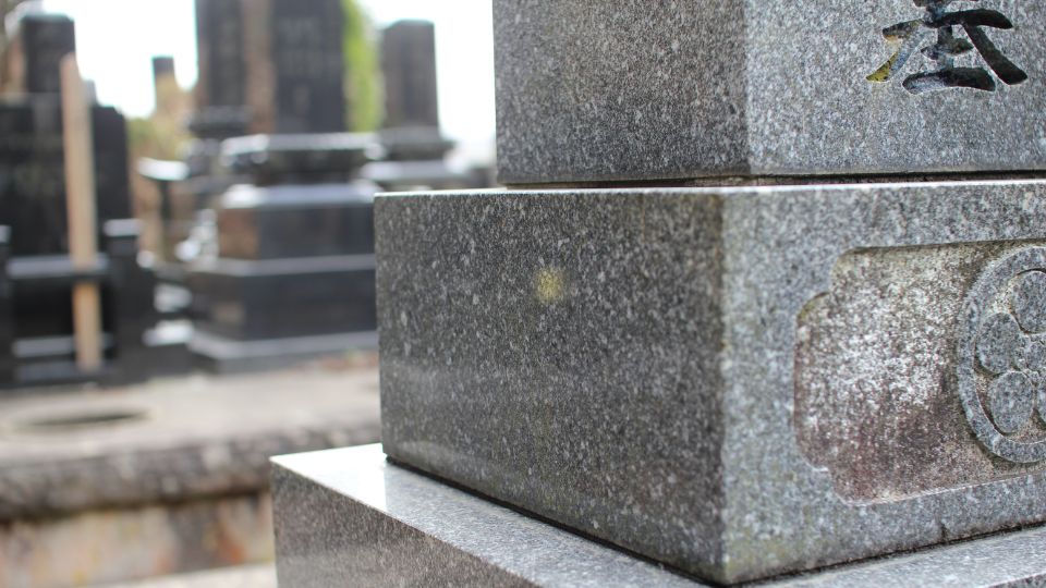 お墓の目地が古くなった画像